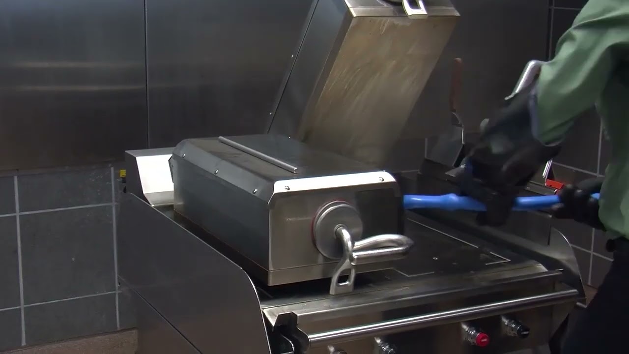 Taylor Two-Sided Grill Operator Training – 08 Scrubbing Sanitized Areas